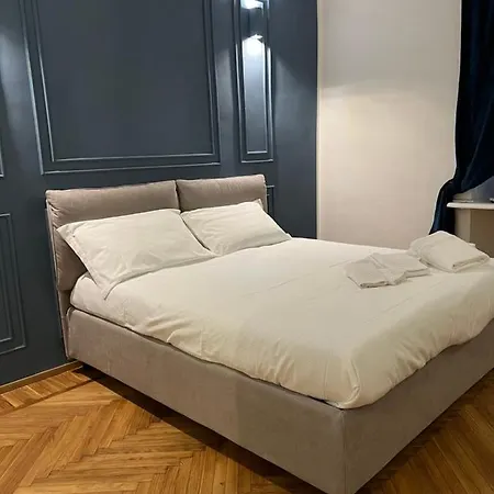 Turin Central Suite بيت ضيافة 4*