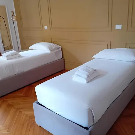 Turin Central Suite بيت ضيافة 4*