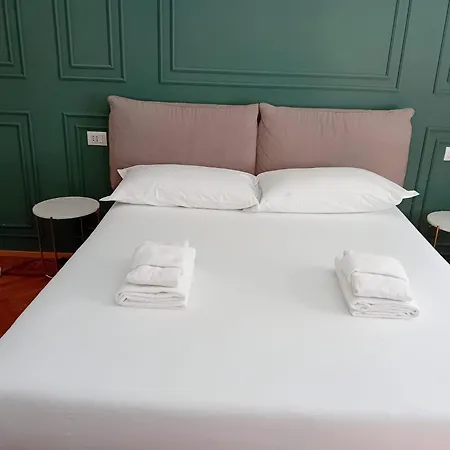 Turin Central Suite 4* تورينو