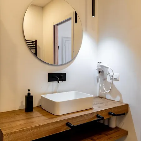 Turin Central Suite 4* تورينو