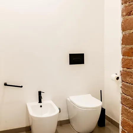 Turin Central Suite بيت ضيافة 4*