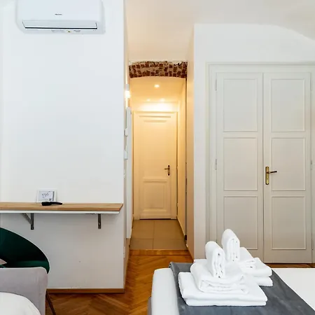 Turin Central Suite 4* تورينو