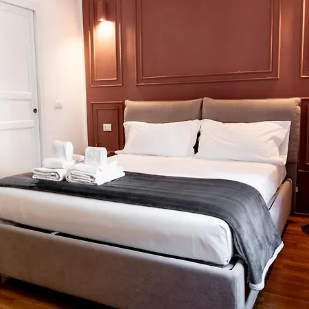Turin Central Suite بيت ضيافة 4*